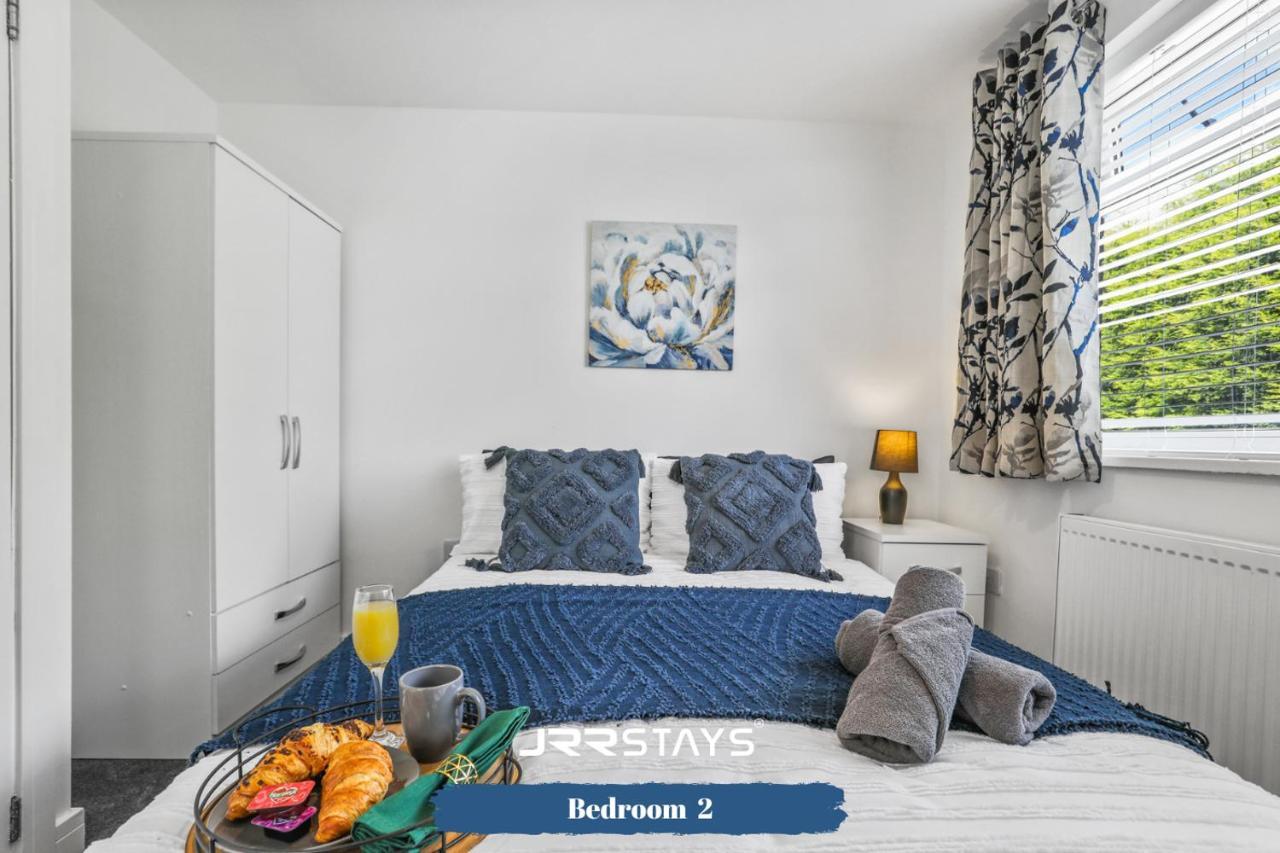 Wolverhampton - Amazing 3 Bedroom, Sleeps 6, Wi-Fi - Jrr Stays Exterior photo